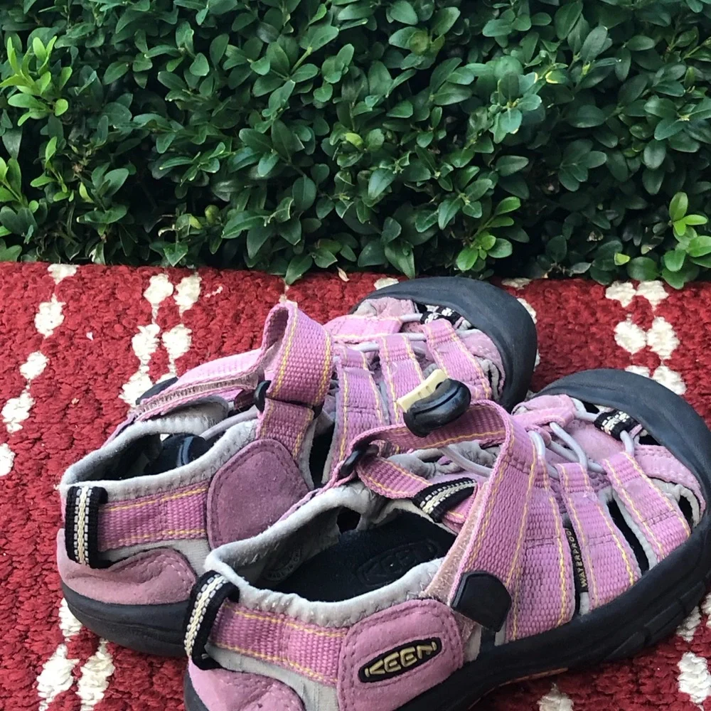 Keen Newport H2 Waterproof Hiking Outdoor Water Sandals Pink Girls Size 1
